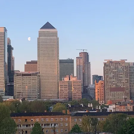 London Poplar Apartment - Sleep 4-5 - Ideal For Business Travellers & Contractors - Near Canary Wharf And Dlr Station - Parking Tickets Available On Request Exterior photo