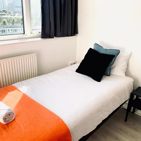 London Poplar Apartment - Sleep 4-5 - Ideal For Business Travellers & Contractors - Near Canary Wharf And Dlr Station - Parking Tickets Available On Request Exterior photo