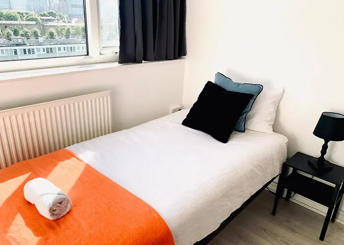 London Poplar Apartment - Sleep 4-5 - Ideal For Business Travellers & Contractors - Near Canary Wharf And Dlr Station - Parking Tickets Available On Request